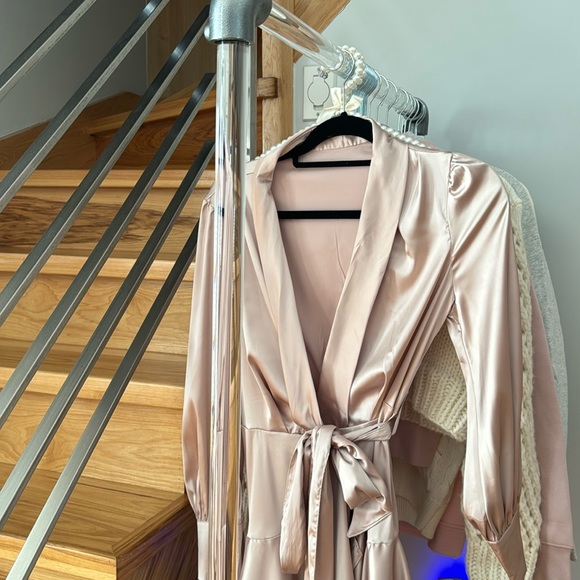 Nude satin mini dress xs/s - Picture 2 of 5